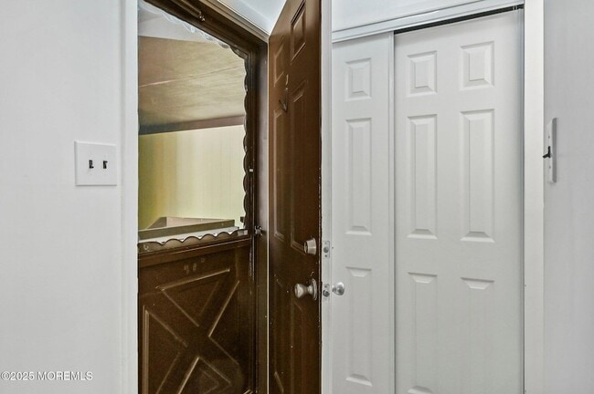 Building Photo - 120 Amberly Dr