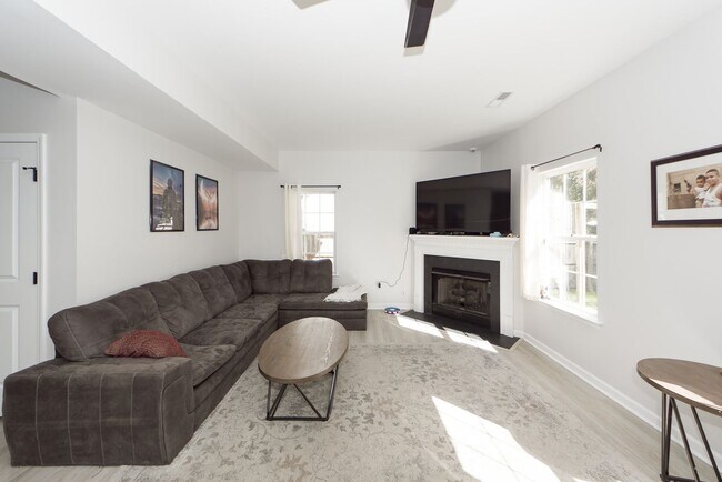 Building Photo - 4 Bedroom 2.5 Bath House in Woodland Lakes - Goose Creek