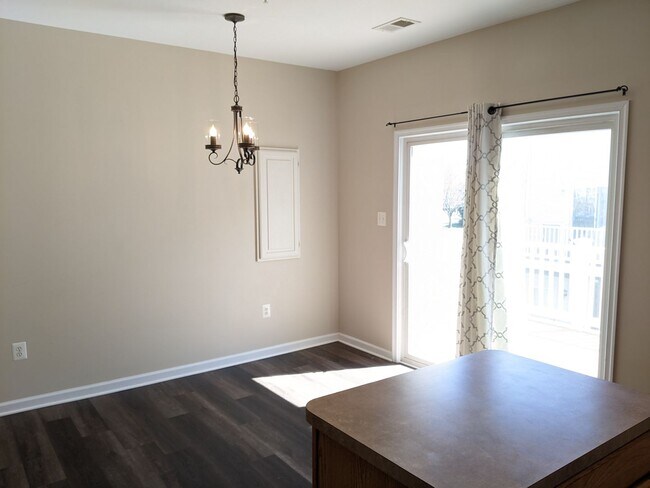 Building Photo - Updated condo in Ballenger Creek available in June!