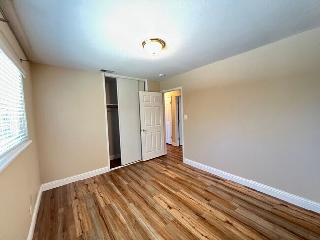 Building Photo - Single Story 3 bedroom In Cute Treelined Vallejo Neighborhood