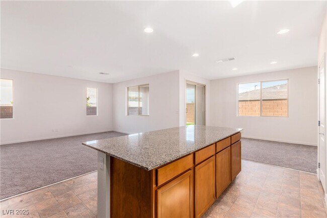 Building Photo - 9692 Jade Rise Ave