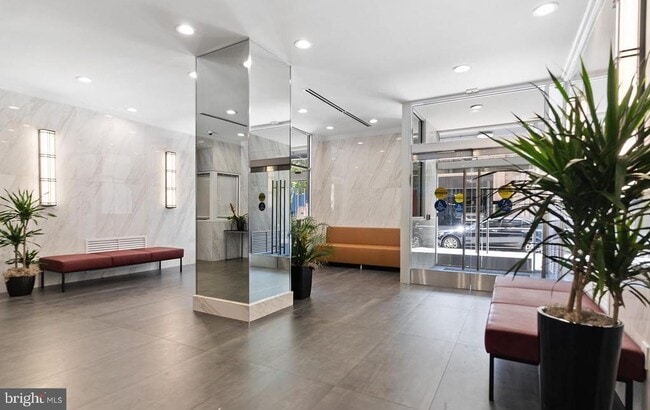 Primary Photo - 2101 Chestnut St