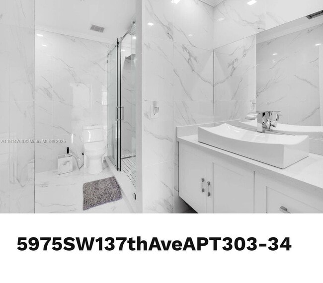 Building Photo - 5975 SW 137th Ave