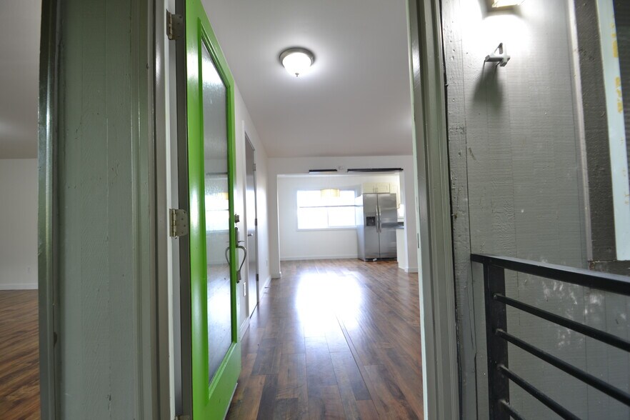 Building Photo - 3017 NE 140th St