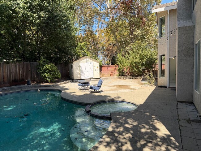 Building Photo - 9223 Camden Lake Way