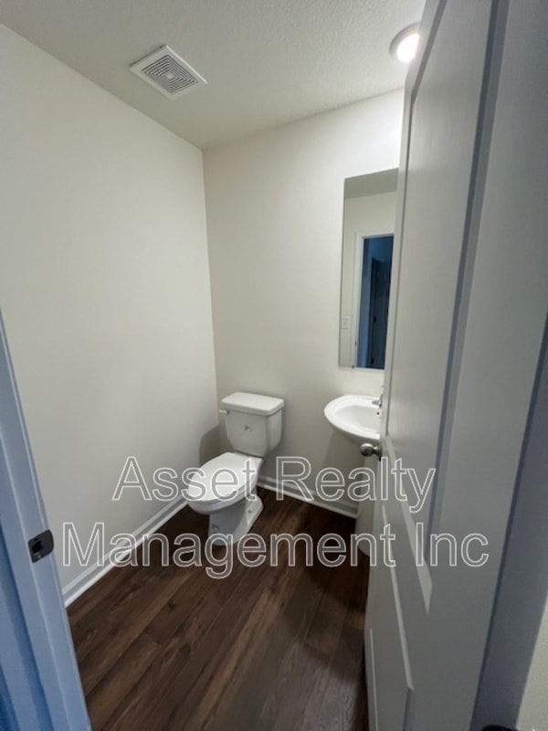 Building Photo - 305 Aspen Dr