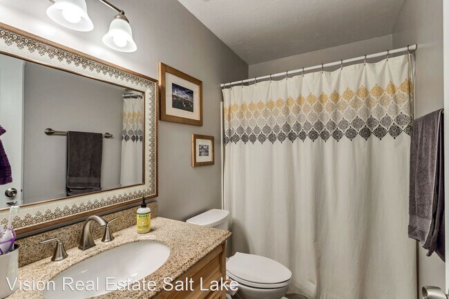 Building Photo - 1190 Waterside Cove