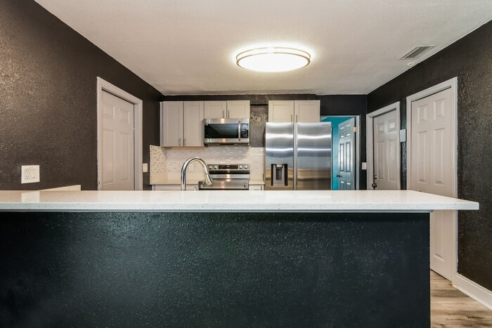 Building Photo - 754 Ave N SE