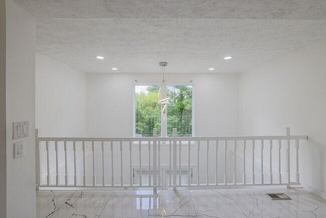 Building Photo - 9 Stillwood Cir