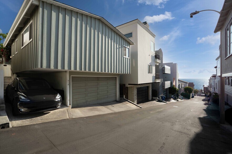 Building Photo - 218 19th Pl