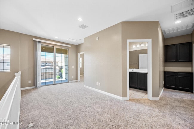 Building Photo - 1367 S Country Club Dr