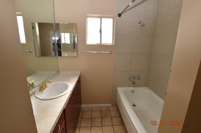 Building Photo - 2805 Kings Way