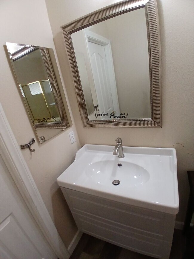 Building Photo - Spacious Modern Studio – Fully Furnished &...