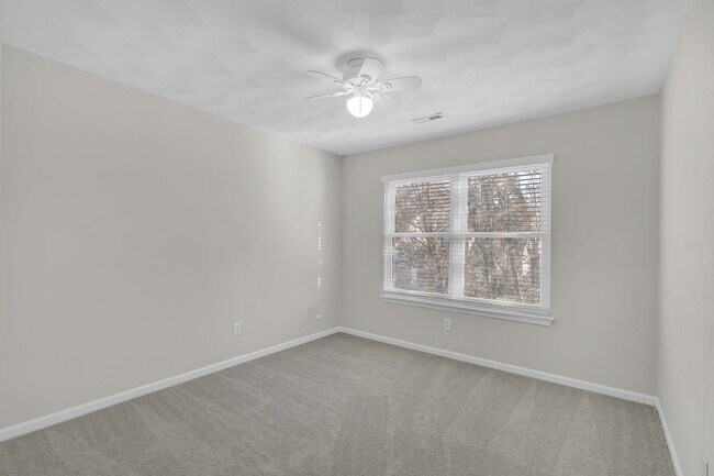 Building Photo - 710 Ray Ave