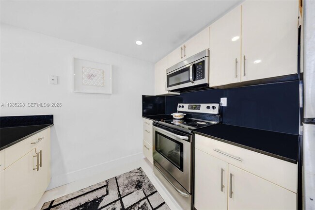 Building Photo - 7601 E Treasure Dr