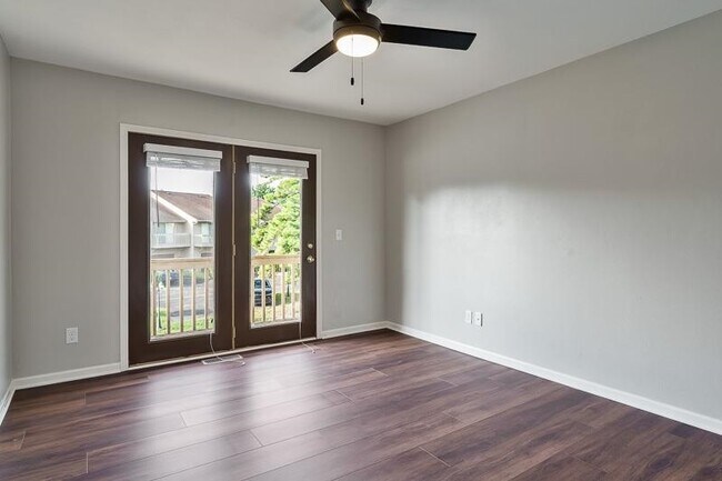 Building Photo - 663 Amphitheater Dr