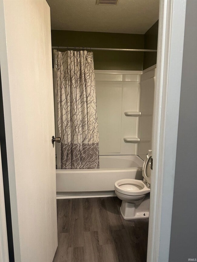 Building Photo - 562 E Graham Pl