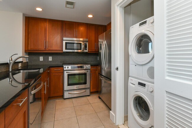 Building Photo - 800 Jackson St