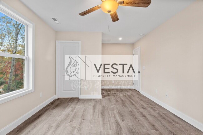 Building Photo - 2506 Turnpike Rd