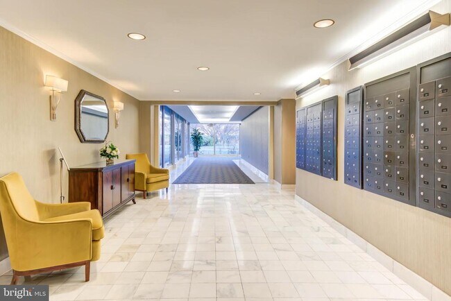 Building Photo - 4201 Cathedral Ave NW