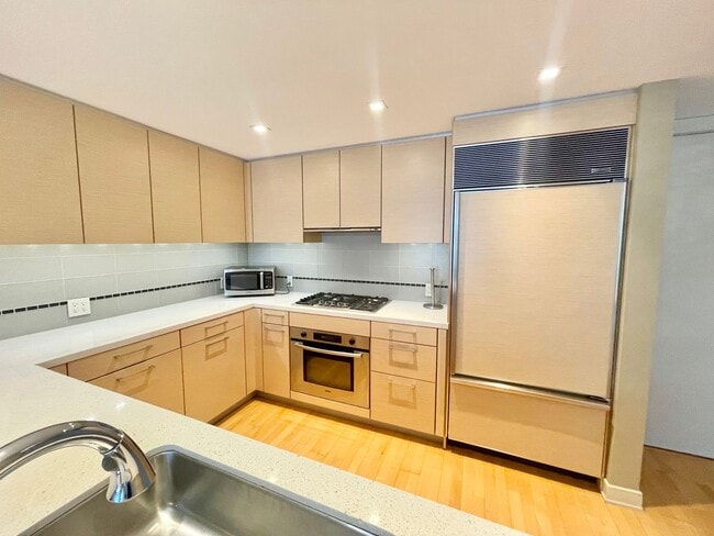 Building Photo - Millennium Stunner! 2BR/2BA 1,245sqft! Pet...