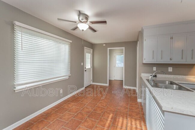 Building Photo - 250 Brooks Dr