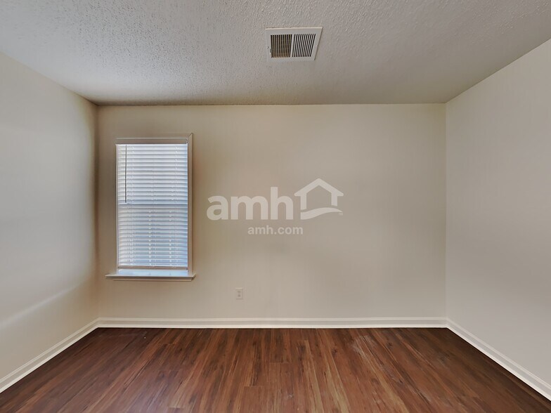 Building Photo - 1315 Chatman Cove