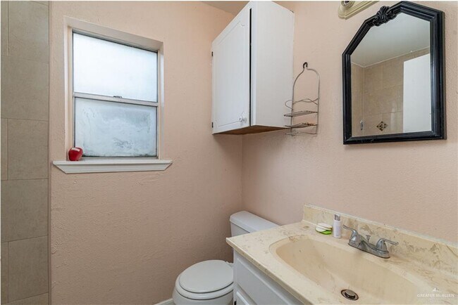 Building Photo - 17 Village Square