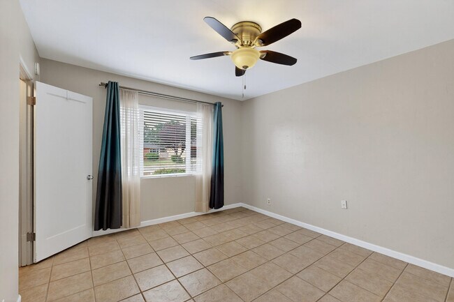 Building Photo - 2020 Hendola Dr NE