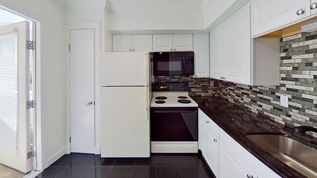 Primary Photo - 26 Beacon St