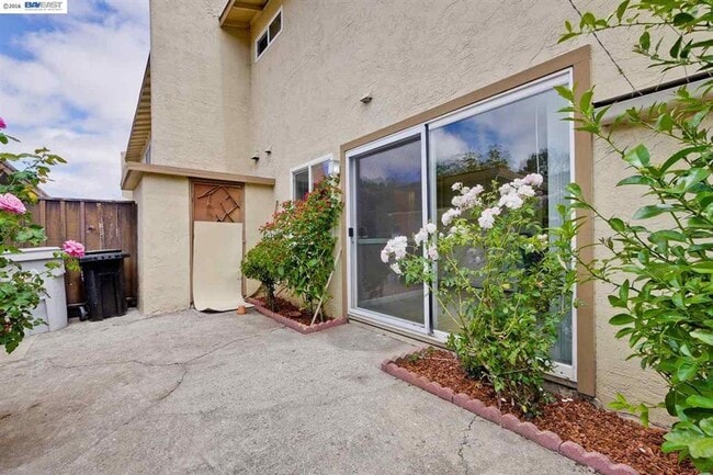 Building Photo - $2,890 / 3 BR - GORGEOUS TOWN HOME IN NORTHGATE AREA OF FREMONT!