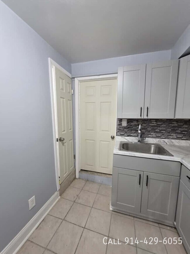 Building Photo - 333 S 1st Ave