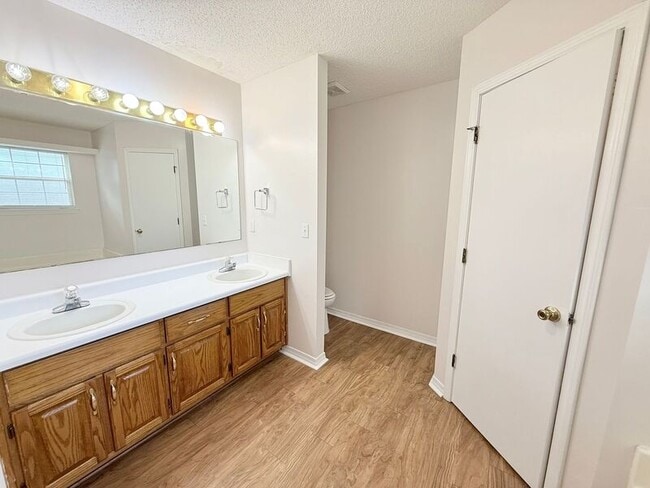 Building Photo - 3980 Deerwood Cir