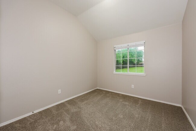 Building Photo - 5002 Wordsworth Dr