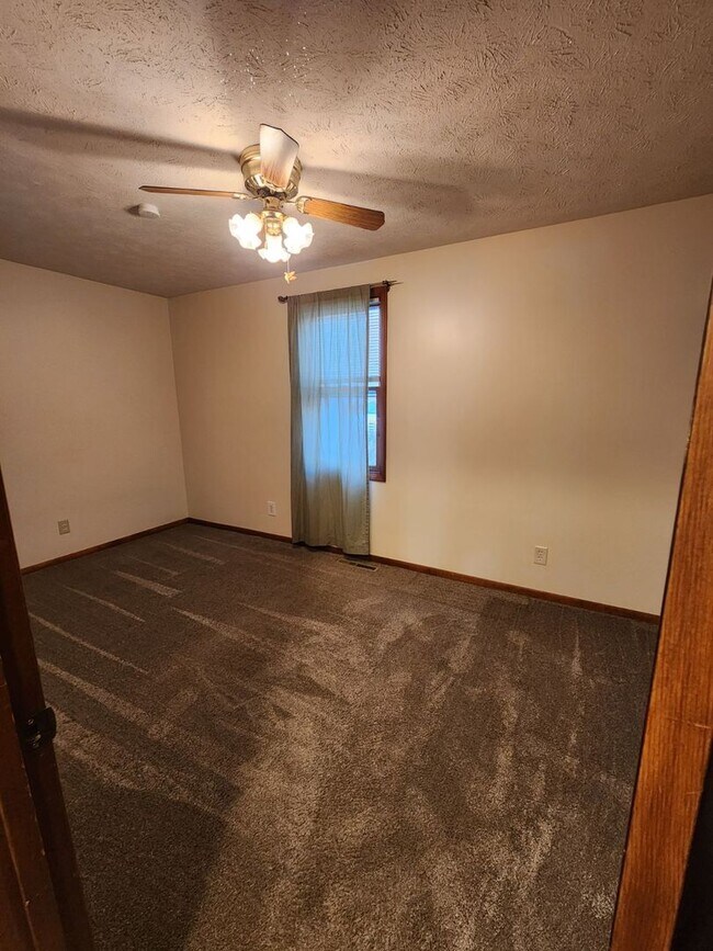 Building Photo - Lovely 3BD/1BA Home in Council Bluffs