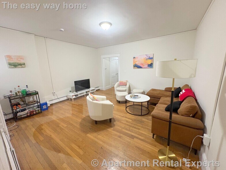 Building Photo - 489 E Broadway