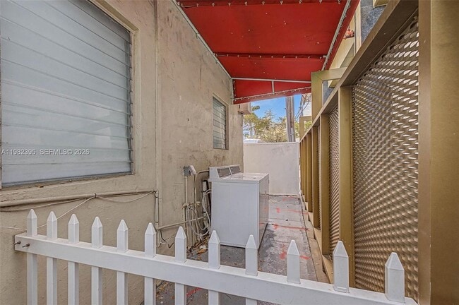 Building Photo - 1685 Jefferson Ave