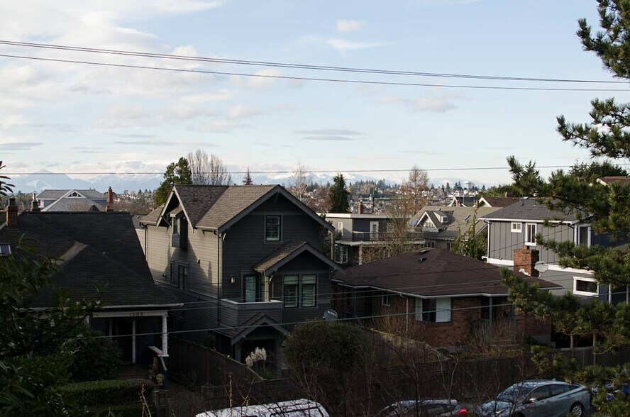 Building Photo - 1506 10th Avenue West