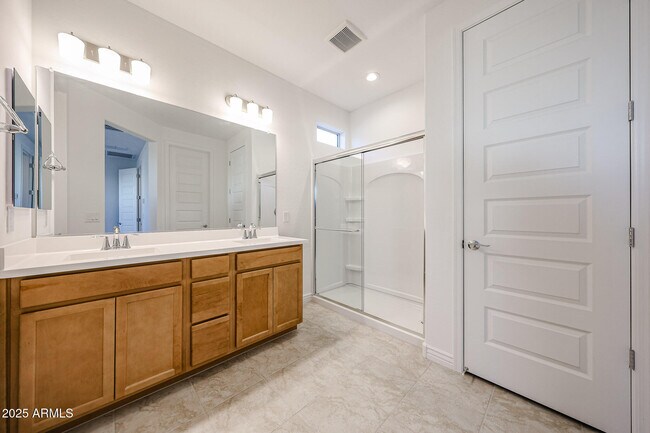 Building Photo - 8734 W Pasadena Ave