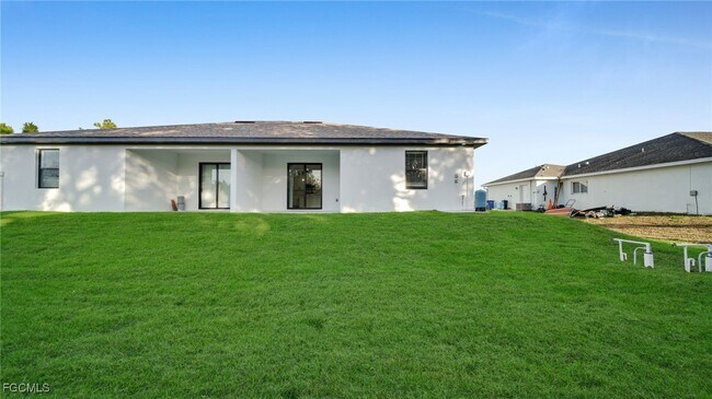 Building Photo - 706 Homer Ave S