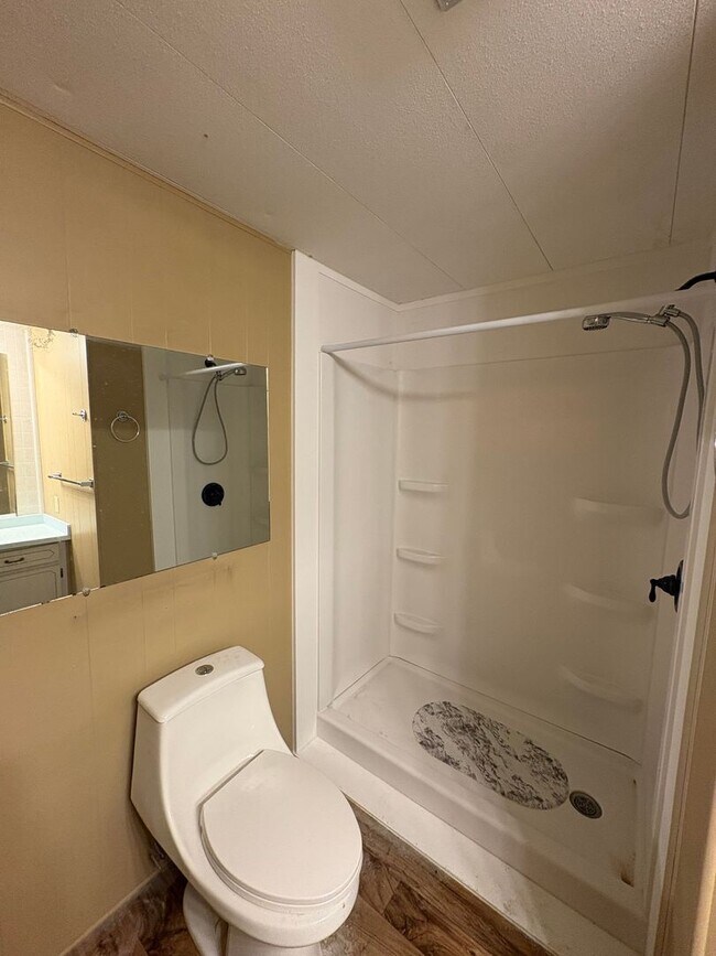 Building Photo - Tavares 1 Bed 1 Bath Waterfront Mobile Home