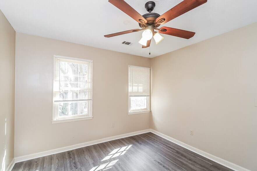 Building Photo - 2481 Meadowglen Trail