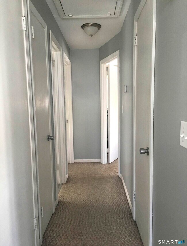 Building Photo - 25 Rena Pl