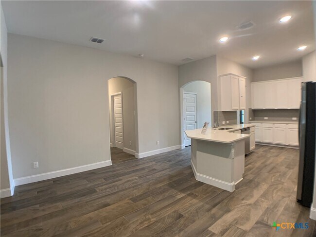 Building Photo - 1324 Spring Row St