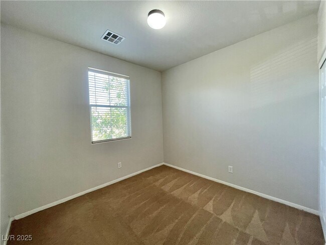 Building Photo - 10073 Pelham Park Ave