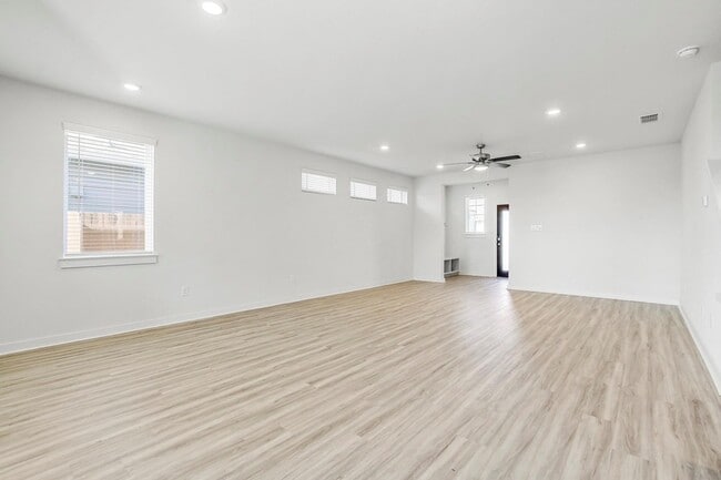 Building Photo - 223 Garner Dr