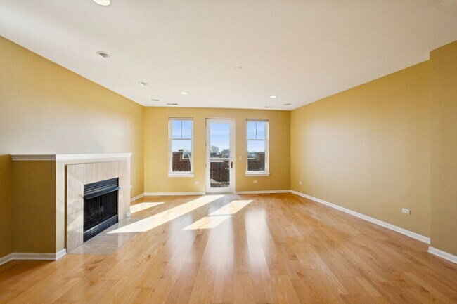 Building Photo - 7748 N Sheridan Rd