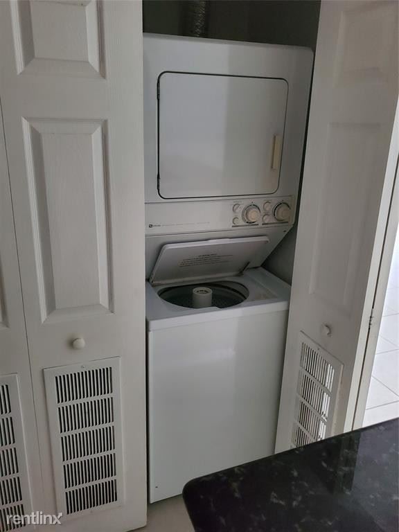 Building Photo - 3 br, 2 bath House - 2941 Riverside Dr Apt...