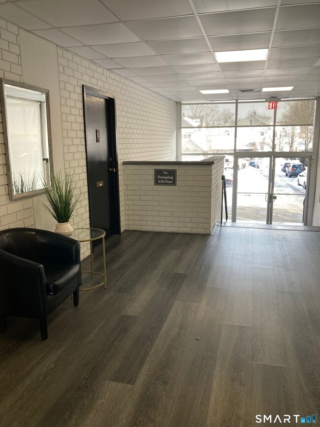 Building Photo - 87 Glenbrook Rd