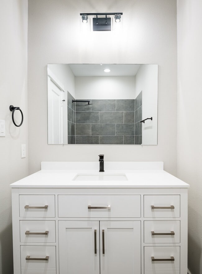 Building Photo - 417 Stonework Garden Ln